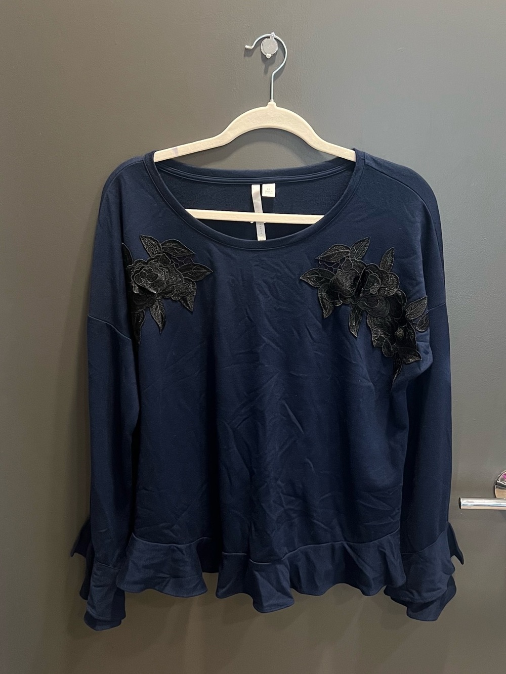 LC Lauren Conrad Navy Floral Appliqué Ruffle Sweatshirt – Size XL